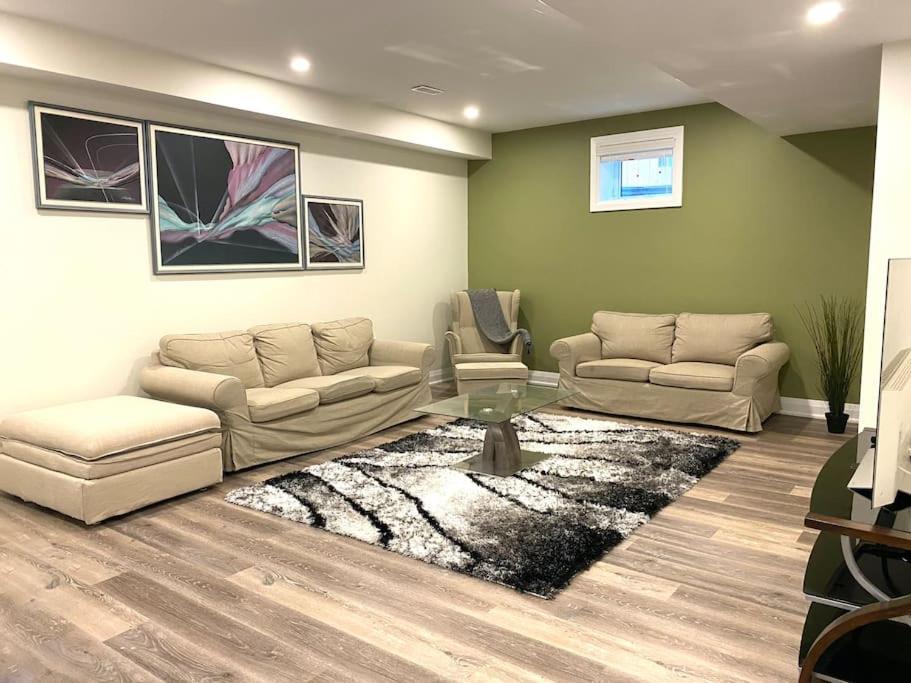 Beautiful Walk Out Basement Apartment In Pickering Near Beach Exterior photo