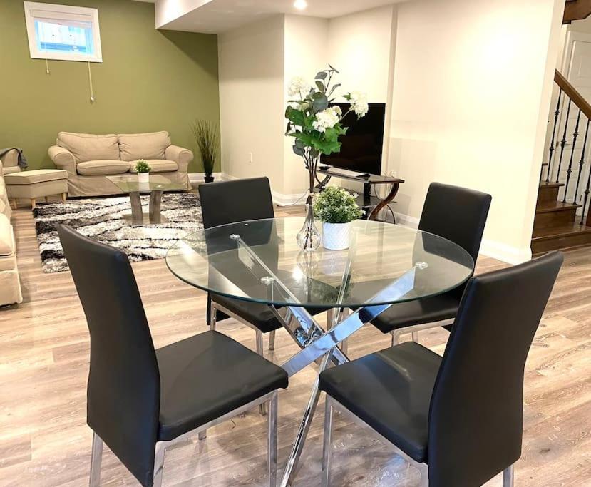 Beautiful Walk Out Basement Apartment In Pickering Near Beach Exterior photo